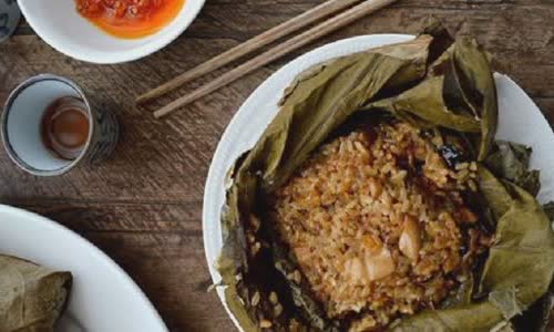 Cách làm xôi gà hấp lá sen dẻo thơm