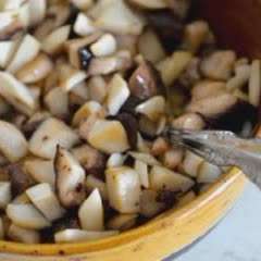 Cách làm xôi gà hấp lá sen dẻo thơm