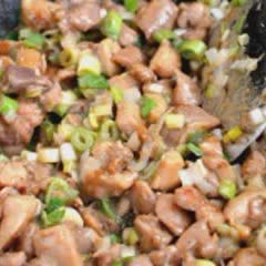 Cách làm xôi gà hấp lá sen dẻo thơm