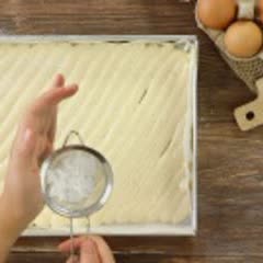 Cách làm Bánh bông lan cuộn trái cây charlotte