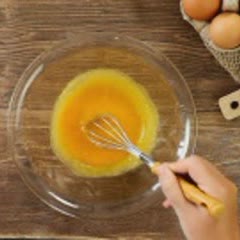 Cách làm Bánh bông lan cuộn trái cây charlotte