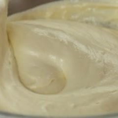 Cách làm Bánh bông lan cuộn trái cây charlotte