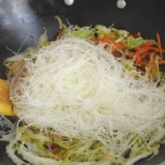 Cách làm Mì Xào Singapore dinh dưỡng cho gia đình 