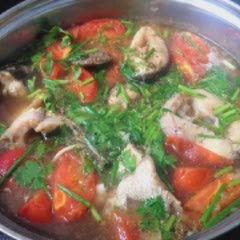 Cách làm canh cá lóc cà chua