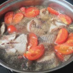 Cách làm canh cá lóc cà chua