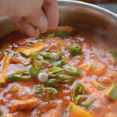 Cách làm canh cá ngừ hầm khoai tây cay
