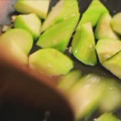Cách làm Canh Nghêu Nấu Mướp giải nhiệt cho ngày nắng nóng