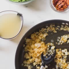 Cách làm Đậu que xào thịt hun khói