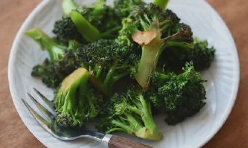 Cách làm bông cải xanh xào tỏi đơn giản
