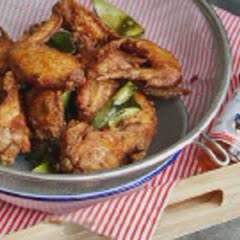 Cách làm gà chiên lá chanh thơm lừng