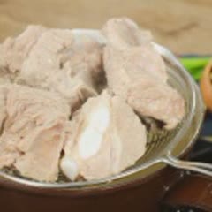 Cách làm Sườn Non Kho Trứng Cút thơm ngon và đậm đà