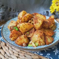 Cách làm Khoai Tây Xào Thì Là, Ớt Bột Cay Thơm cho bữa cơm