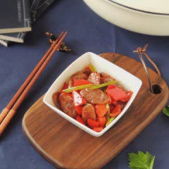 Cách làm Xúc Xích Chiên Xào Ớt Chuông đơn giản tại nhà