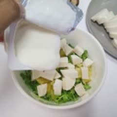 Cách làm salad đậu hũ non trộn cam và rau mầm