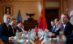 中美貿易談判展開　納瓦羅面無表情