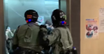 【短片】葵涌防暴警噴椒、棍毆電梯內市民　下令記者「熄機」停拍攝