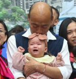 女嬰暴哭韓國瑜自嘲「她不喜歡禿頭」 名嘴揭最大錯誤是.....