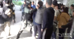 【睇片】大埔蒙面便衣警被當示威者　防暴警一度箍頸、推牆制服「自己友」