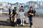 街頭音樂人留守尖沙咀 ：唔想避大媽一世