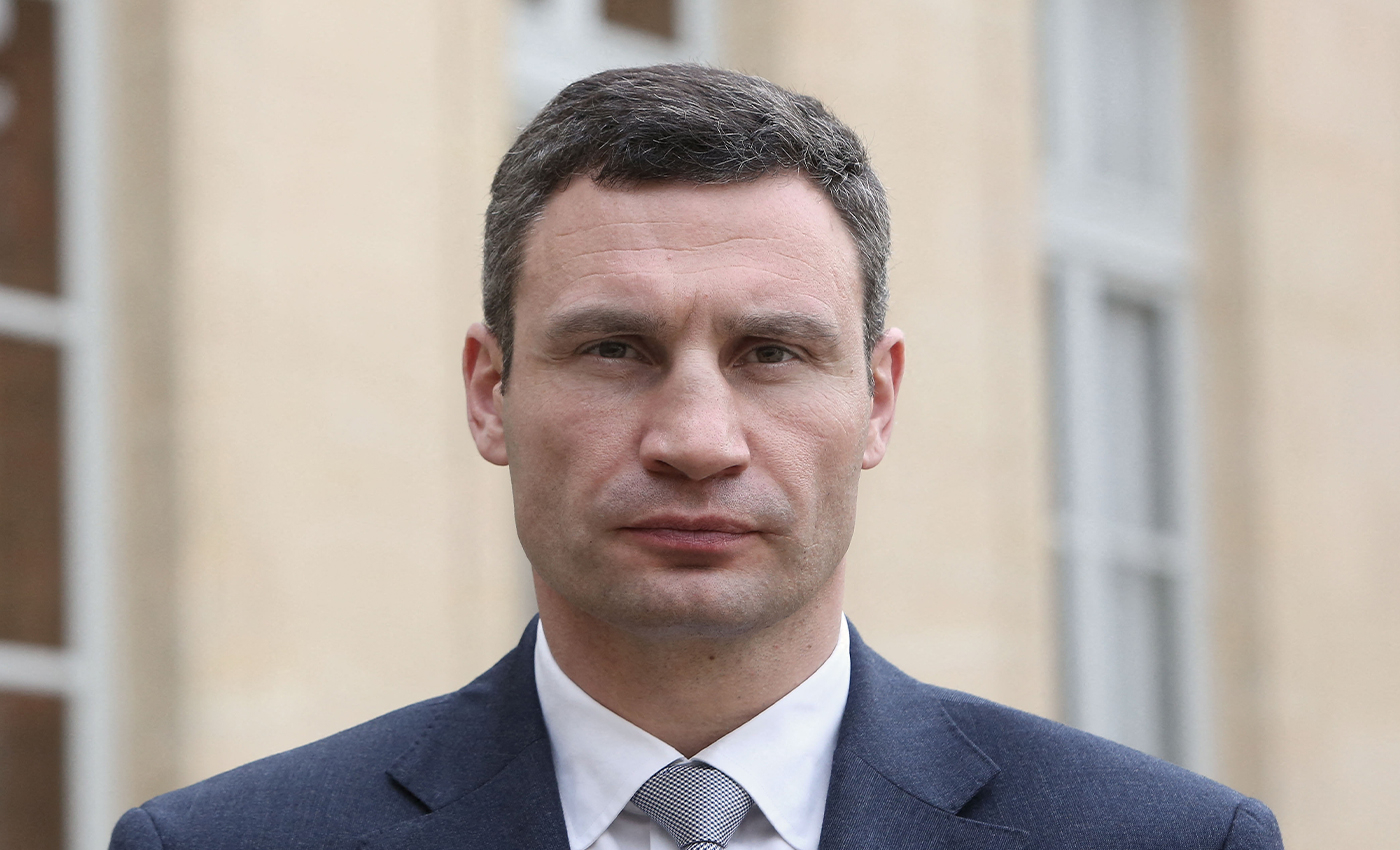 Fact Check: The mayor of Kyiv Vitali Klitschko has been pictured in a military uniform with a machine gun while he fights for Ukraine.