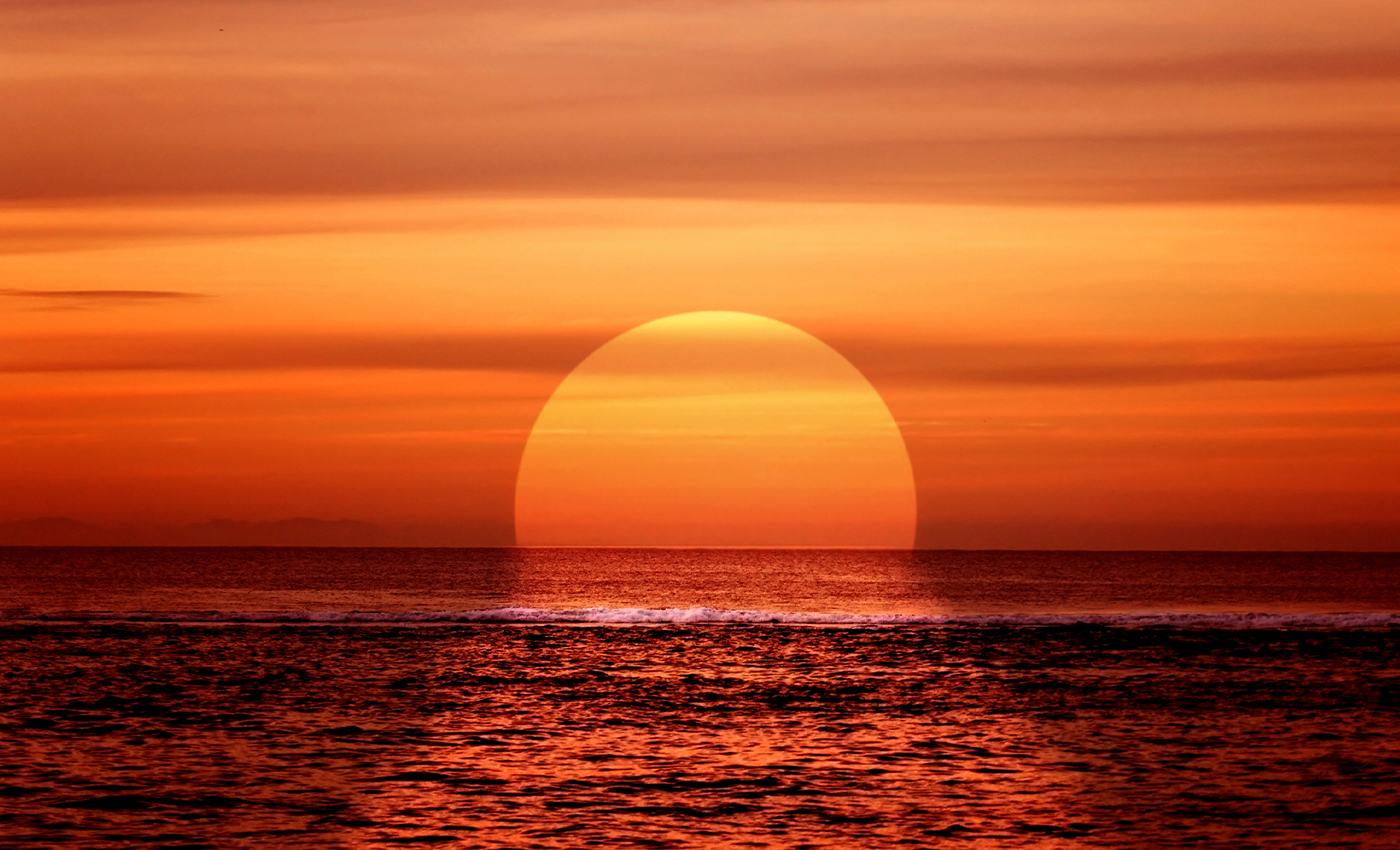 An alien cube ship was spotted by NASA near the sun.