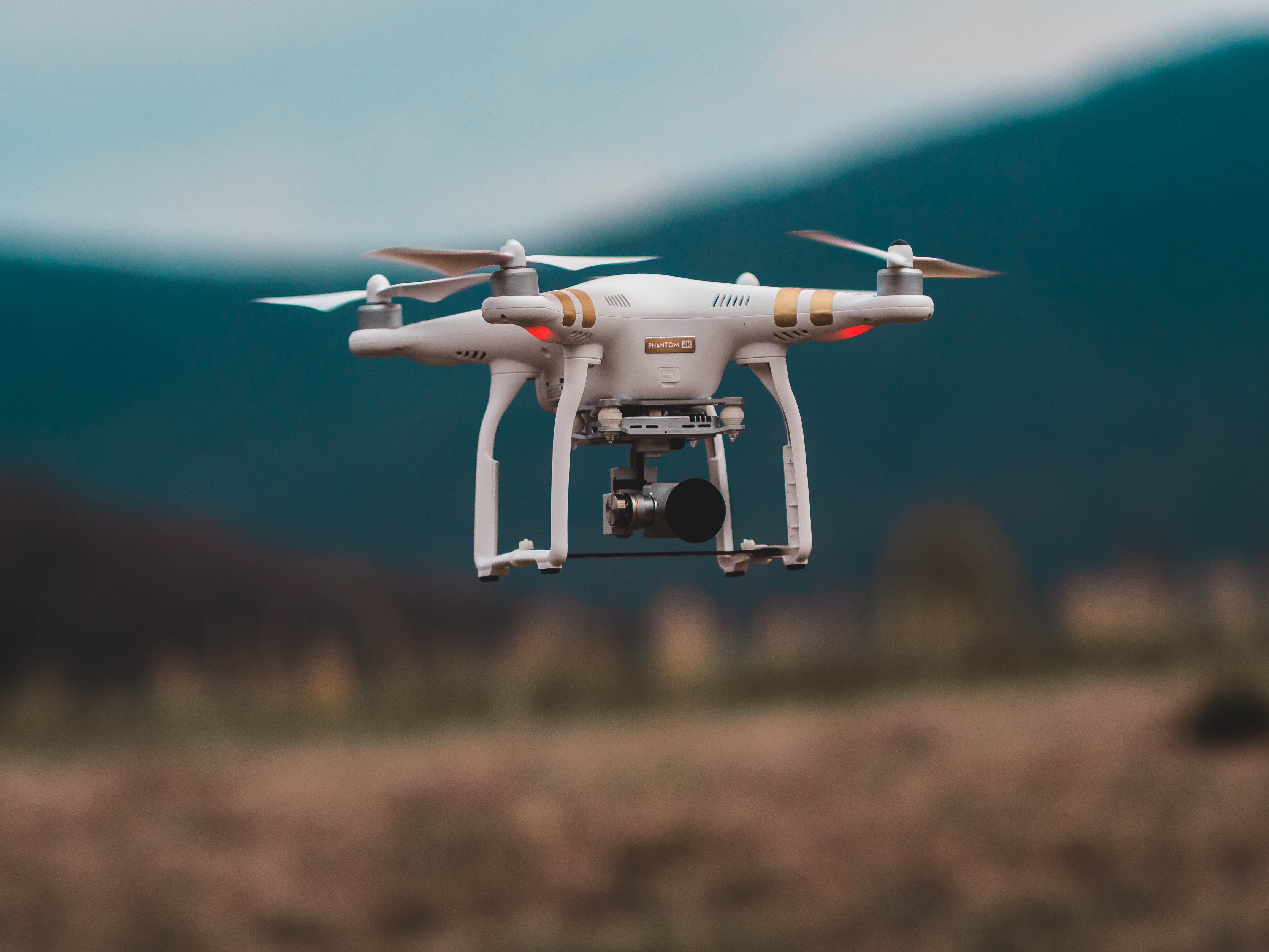 The Metropolitan police will become the first British force to deploy a drone to monitor road users later in July 2019.