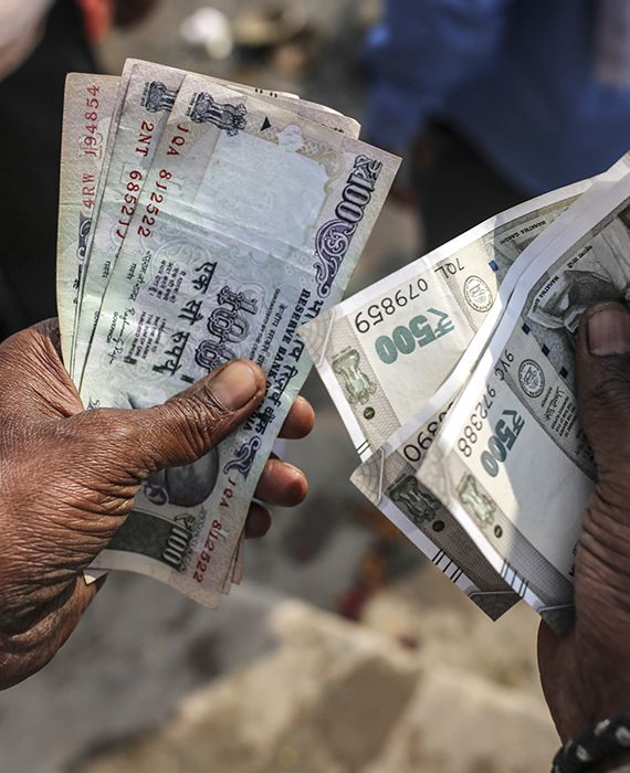Currency notes were found lying on road in Rae Bareli, Uttar Pradesh.