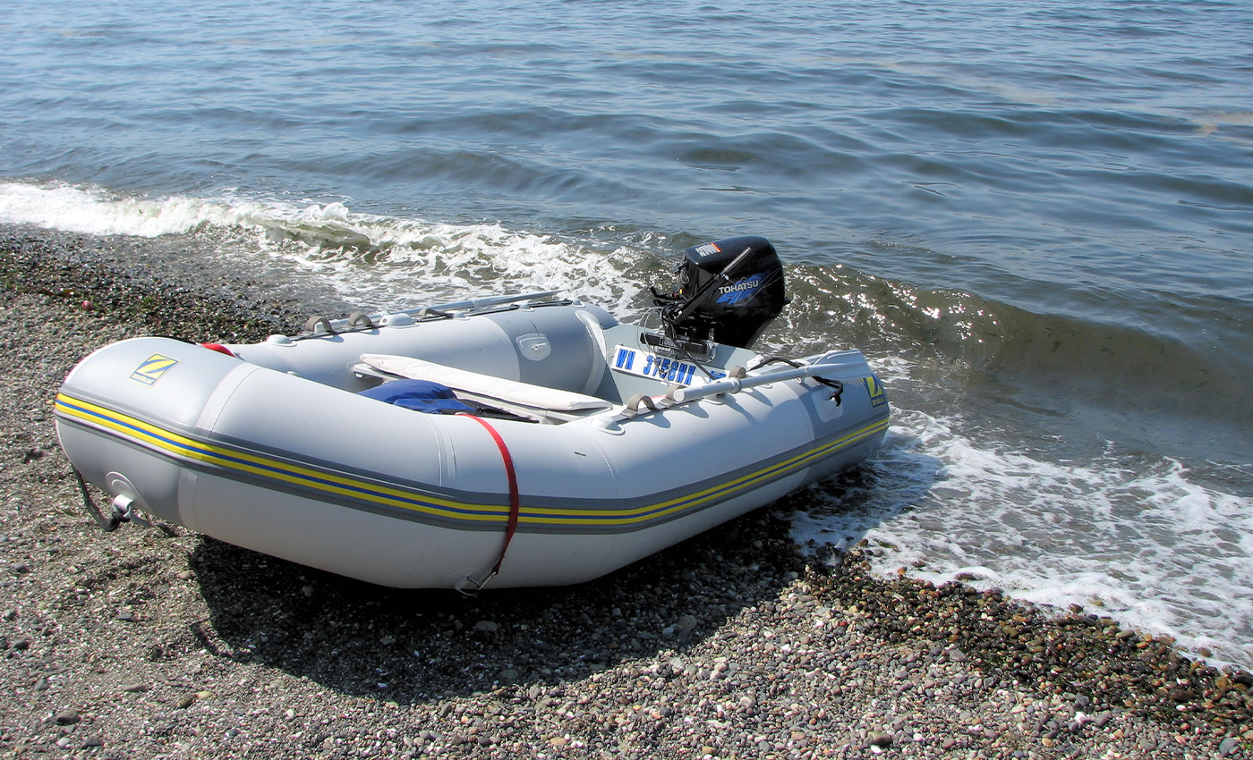 At least 1,072 migrants were abandoned at the edge of Greece's water territory by Greek officials.