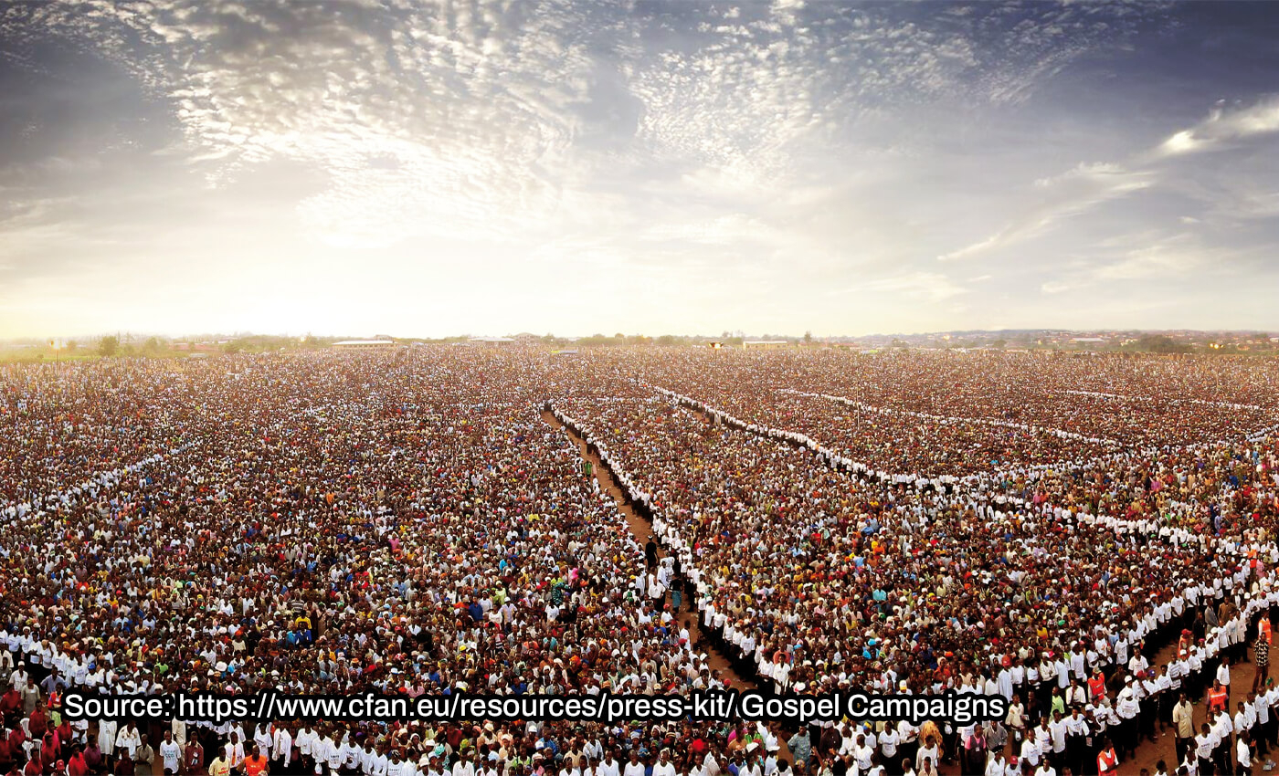 This photo shows a mass gathering at Rahul Gandhi's rally in Karnataka.