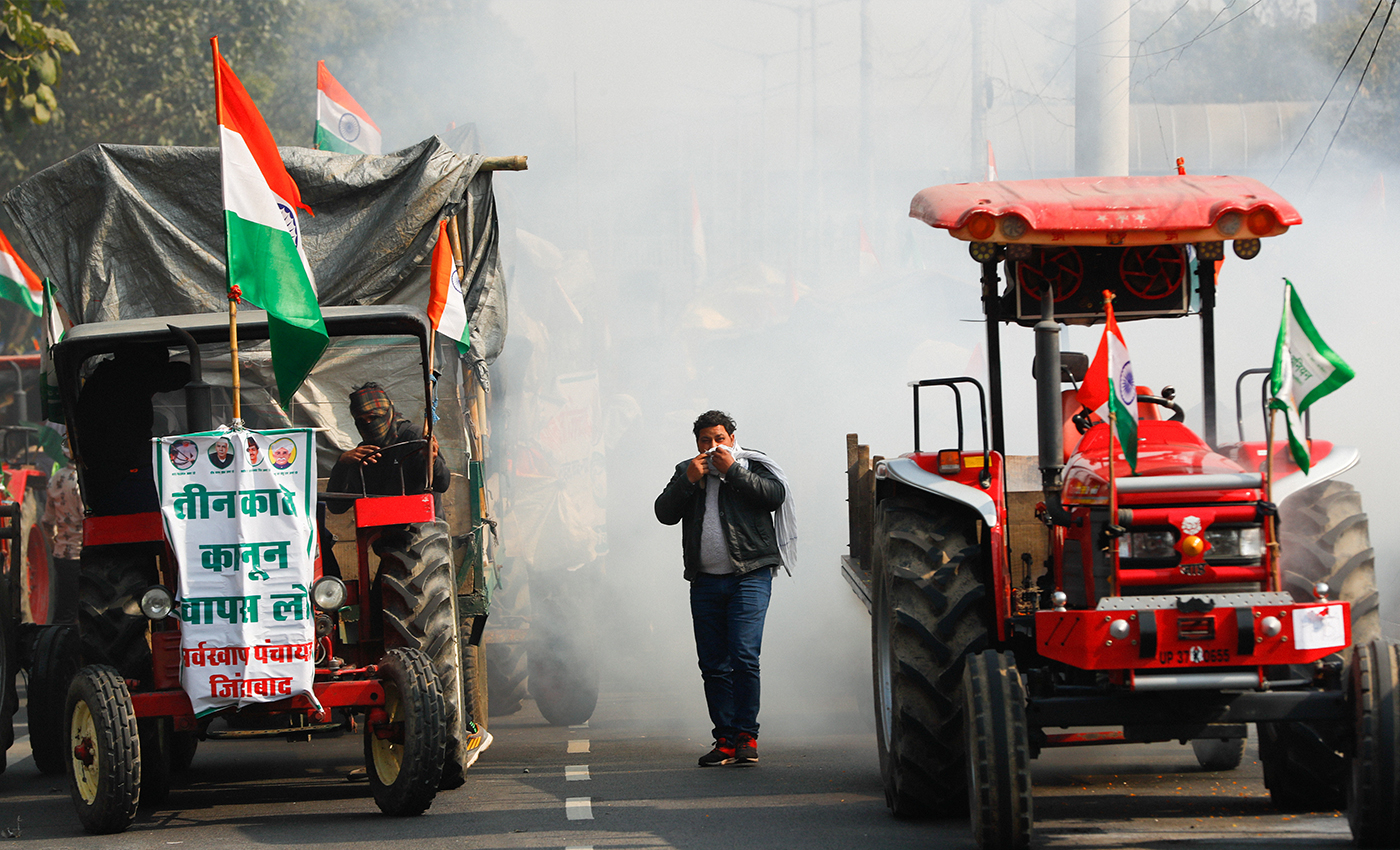 Protesting farmers briefly stopped an Indian army convoy before letting them pass during the Bharath Bundh in September 2021.
