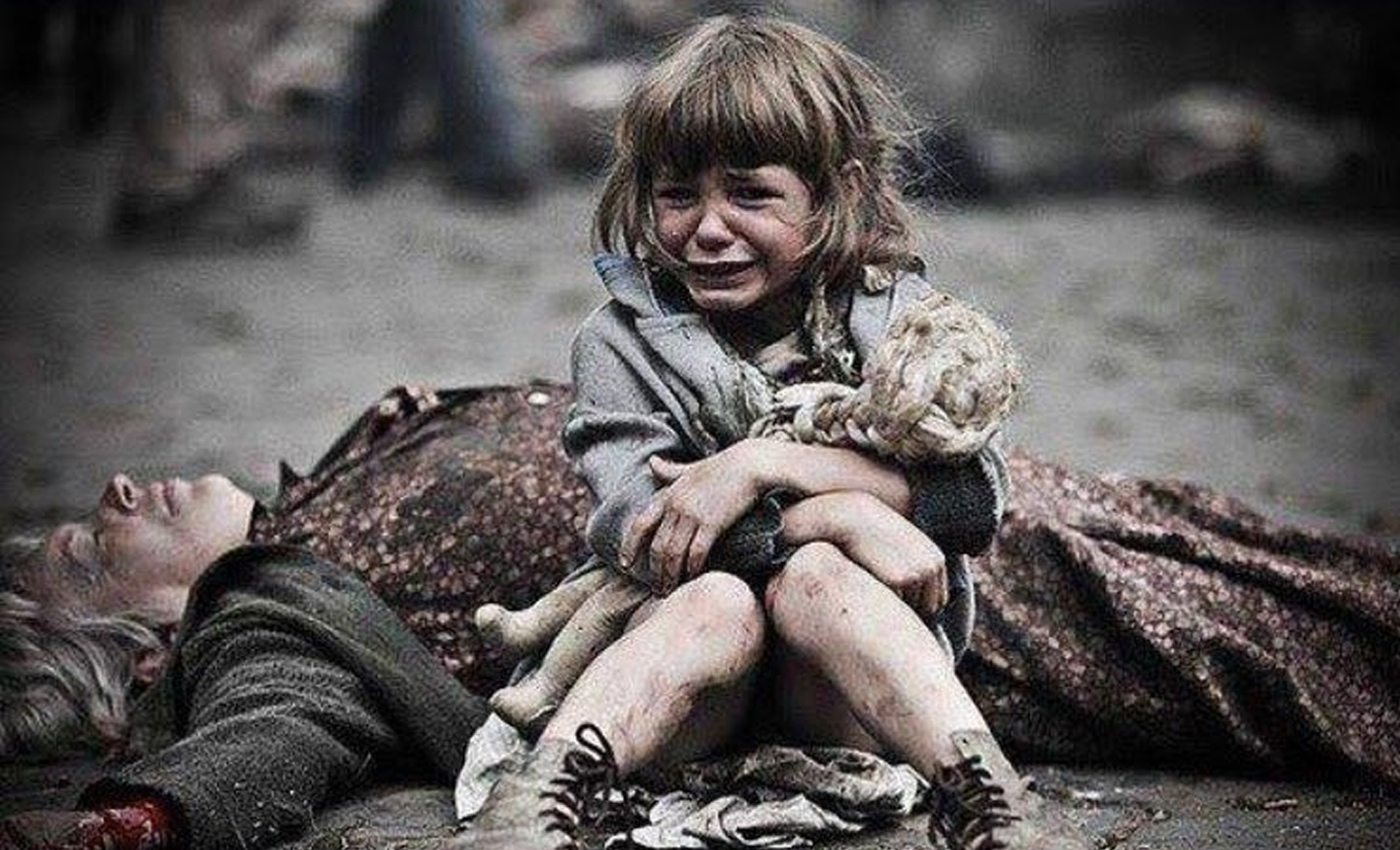 This image shows a little girl crying next to her deceased mother due to the war after the Russian invasion of Ukraine.