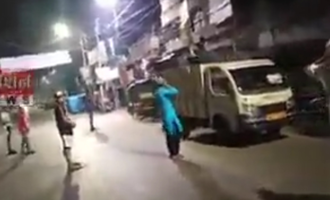 A video shows Muslims praying on the street after right-wing groups called for a ban on Loudspeakers in Mosques.