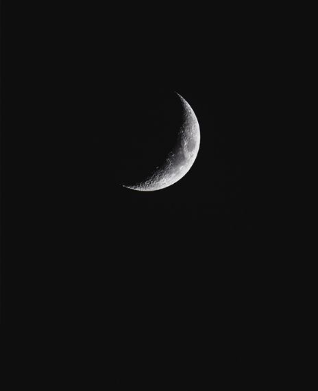 Single moondust grain collected during the Apollo 17 space mission, preserves million years of history.