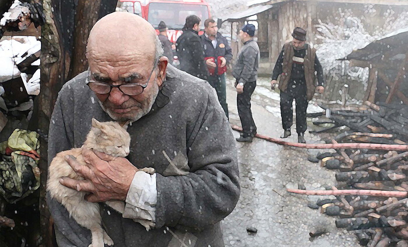 The picture shows an old Ukrainian man clutching onto his cat amid the ongoing Russian invasion of Ukraine.