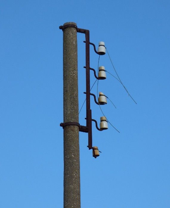 Citizens re-installed an electric pole themselves, which had fallen due to heavy rains in Bijapur, Chhattisgarh.