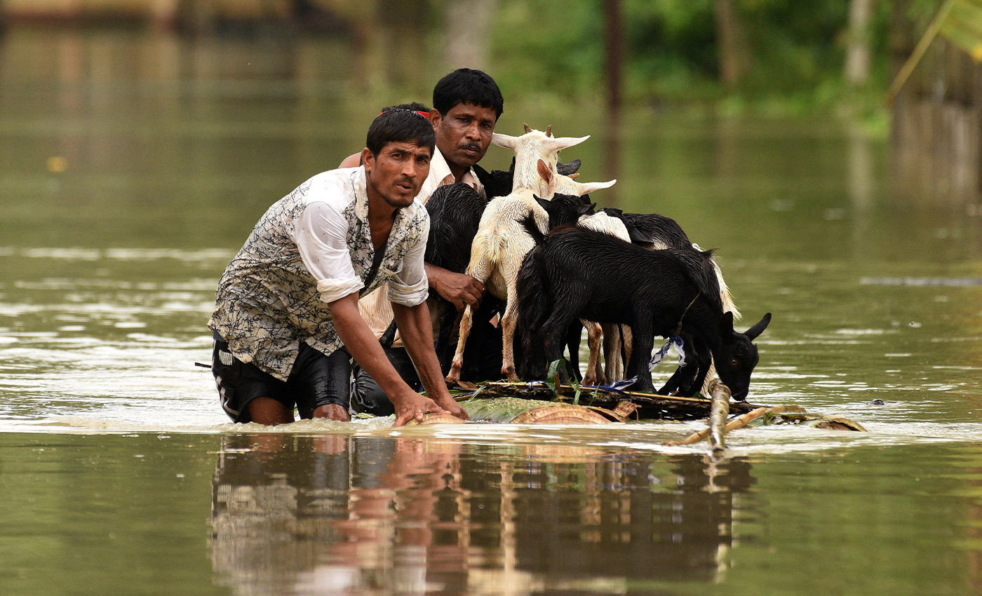 Yashoda Hospital in Somajiguda has been flooded with rainwater.