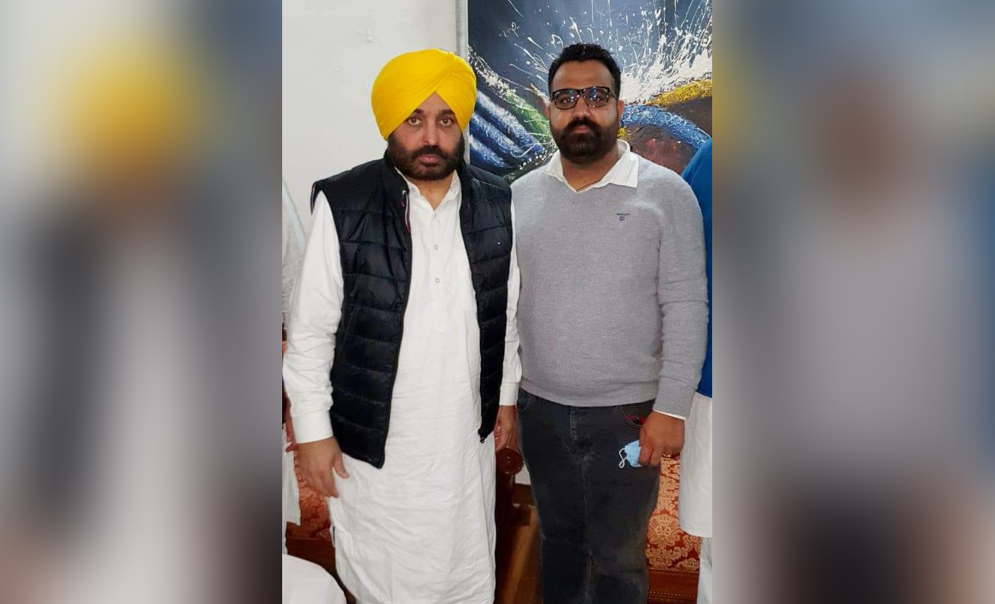 This image shows Punjab Chief Minister Bhagwant Mann with Goldy Brar, who has claimed responsibility for singer Sidhu Moose Wala's murder.