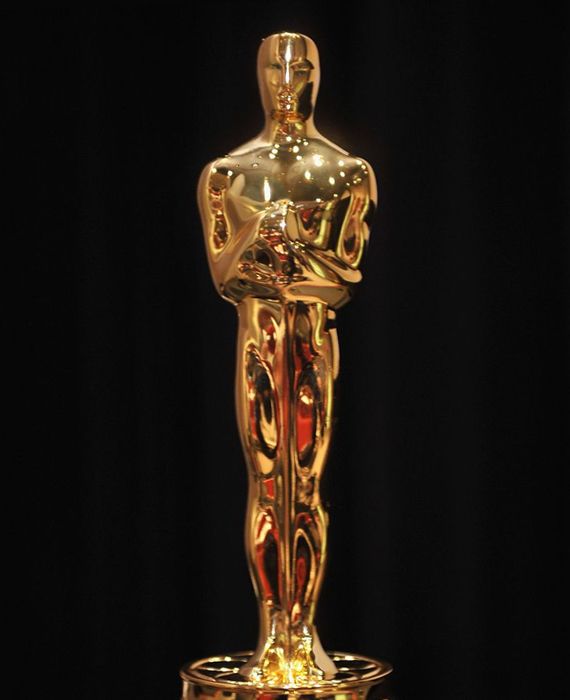 Kate Winslet keeps her Oscar in the bathroom so her guests can hold it and make acceptance speeches in the mirror without feeling self-conscious.