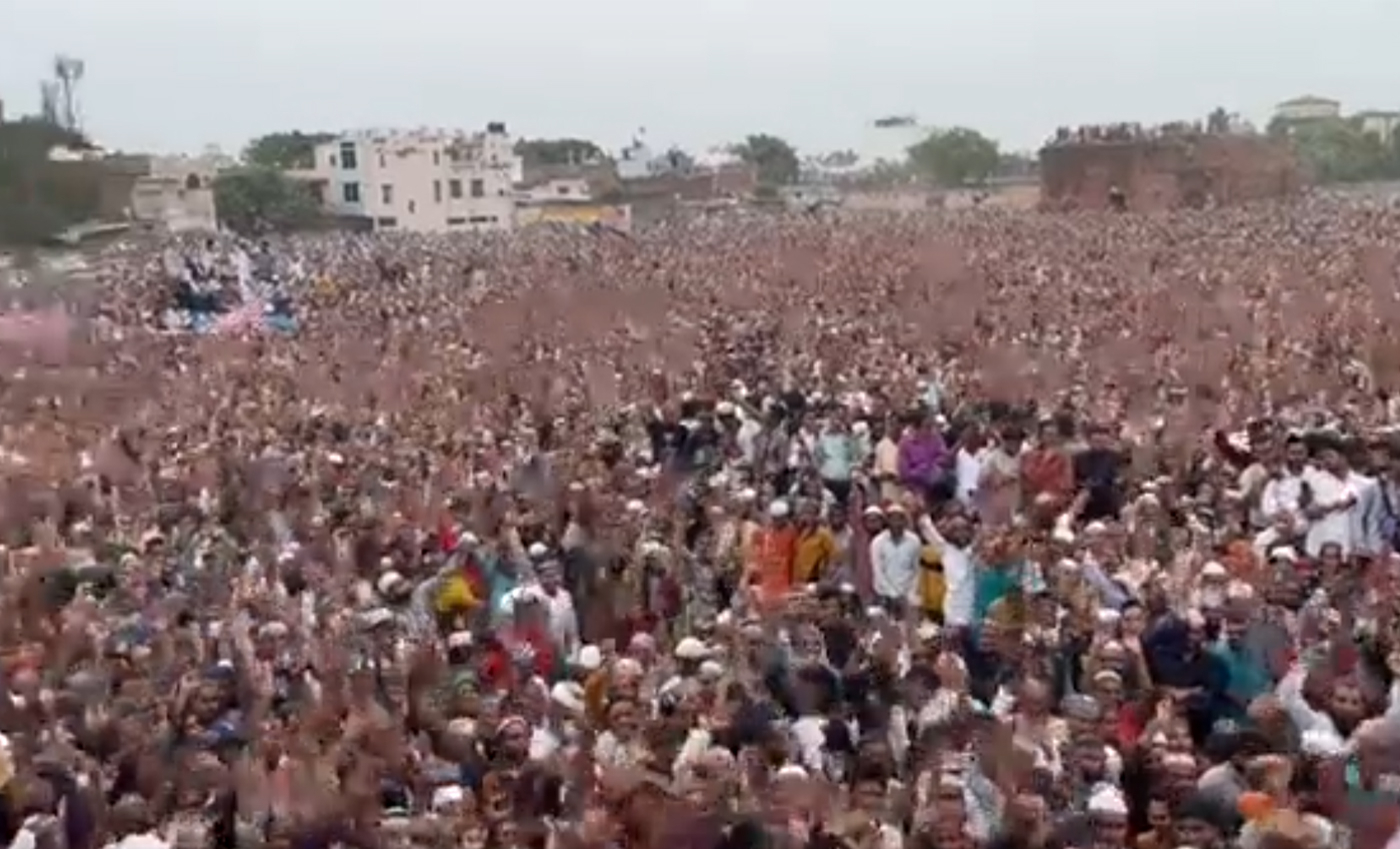 A video shows Muslims holding a massive rally in Bareilly, India, demanding Nupur Sharma's arrest over her remarks against Prophet Muhammad.