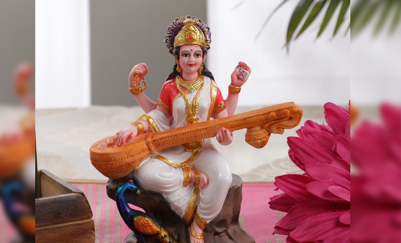 A Saraswati idol was broken by Muslims in Howrah district, West Bengal.