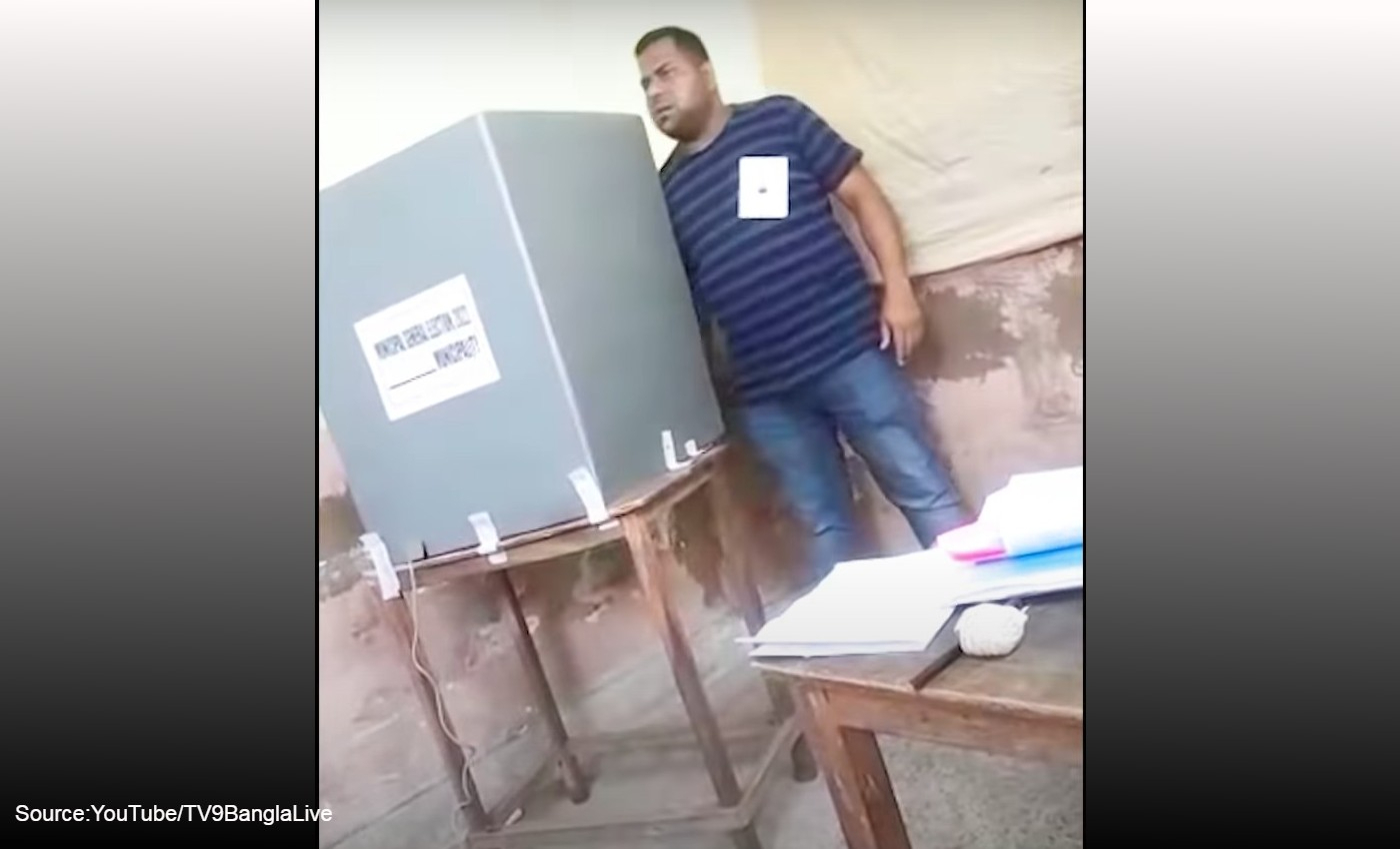 The video shows votes were cast illegally in Surat's Varachha area during the 2022 Gujarat Assembly elections.