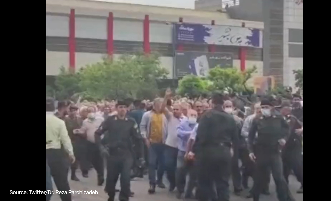 Iranian security officers were supporting the anti-hijab protesters in Tabriz, Iran.