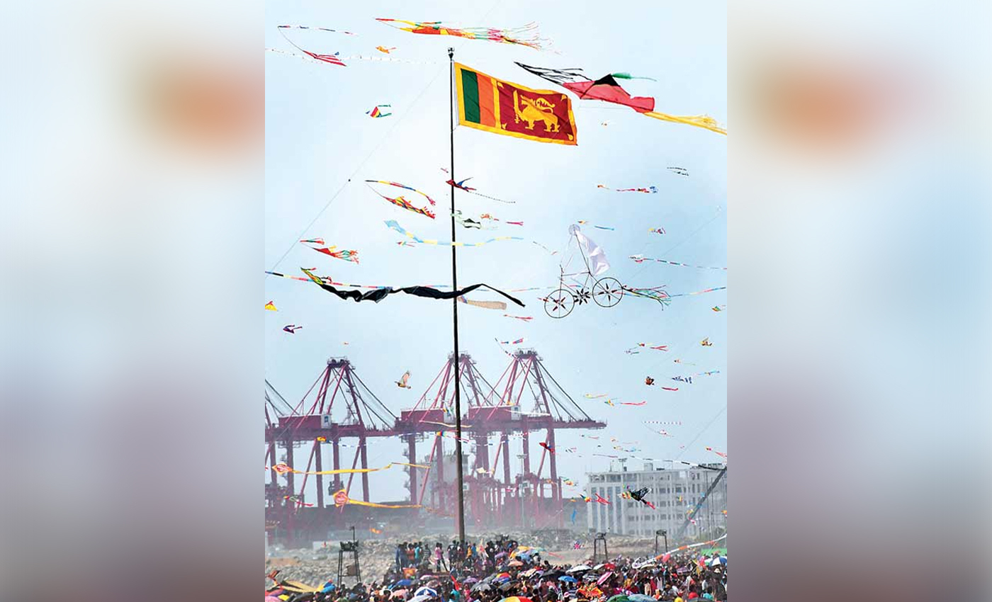 An image shows Sri Lankan civilians flying kites to interfere with the military helicopters at Galle Face Green.