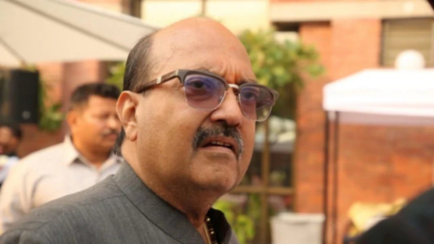 Former Samajwadi Party leader Amar Singh dies at the age of 64 in Singapore.