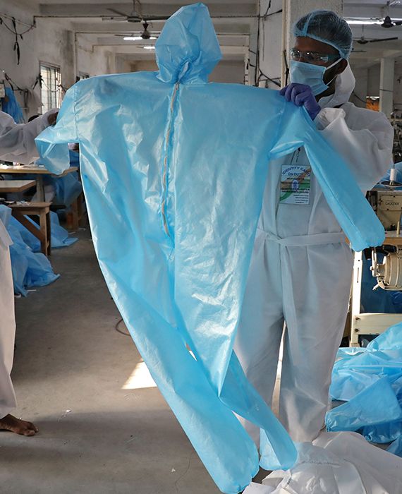 Shoddy medical clothing exported from China had arrived in France.