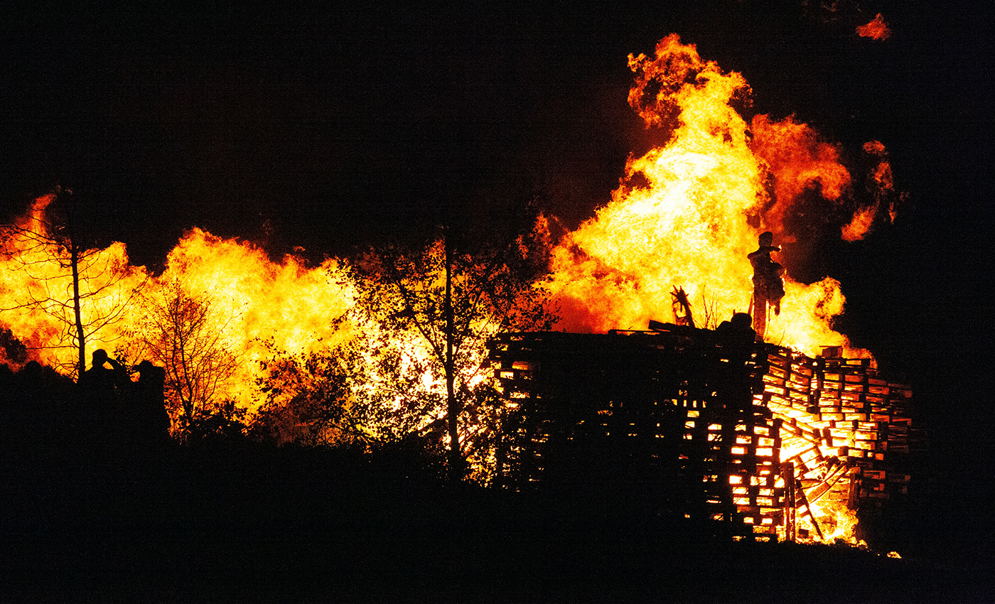 Eleven villagers in Salingyi Township of the Sagaing Region, Myanmar, were burnt to death by the junta's security forces.