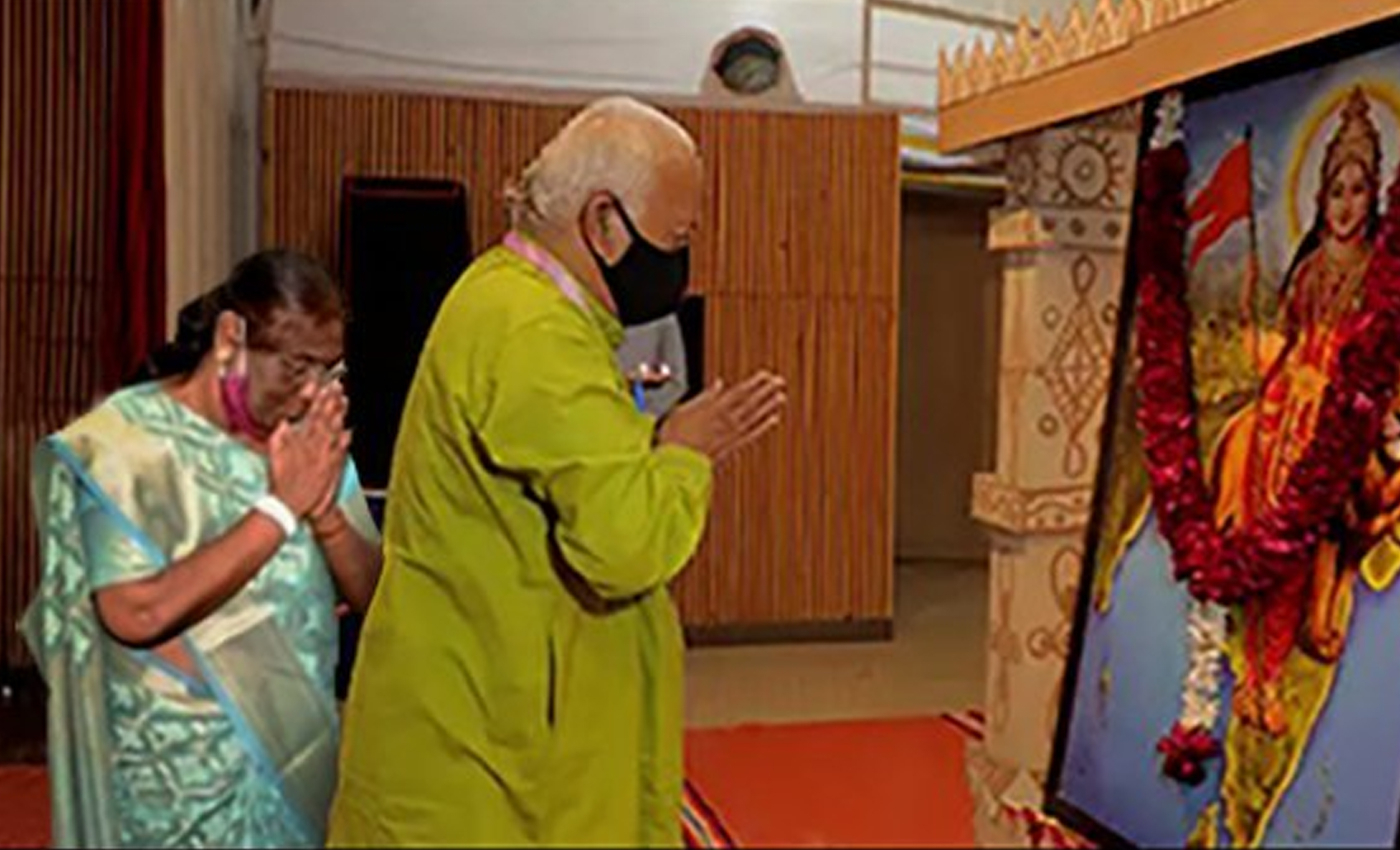 False: An image shows that BJP's presidential candidate, Draupadi Murmu,  visited RSS headquarters in Nagpur to meet Mohan Bhagwat.