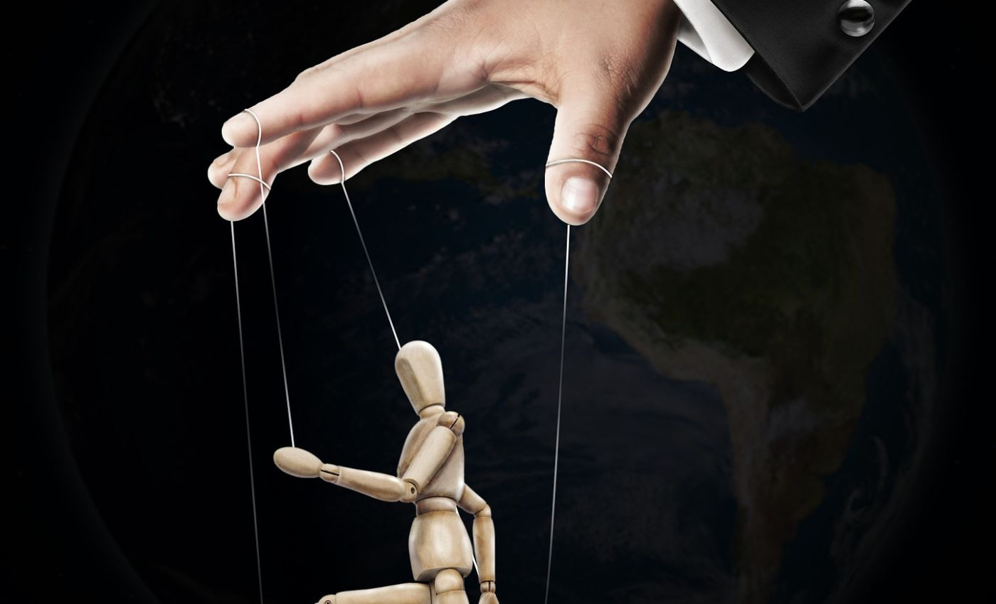The Bilderberg group is part of the Illuminati and wants to establish a New World Order.