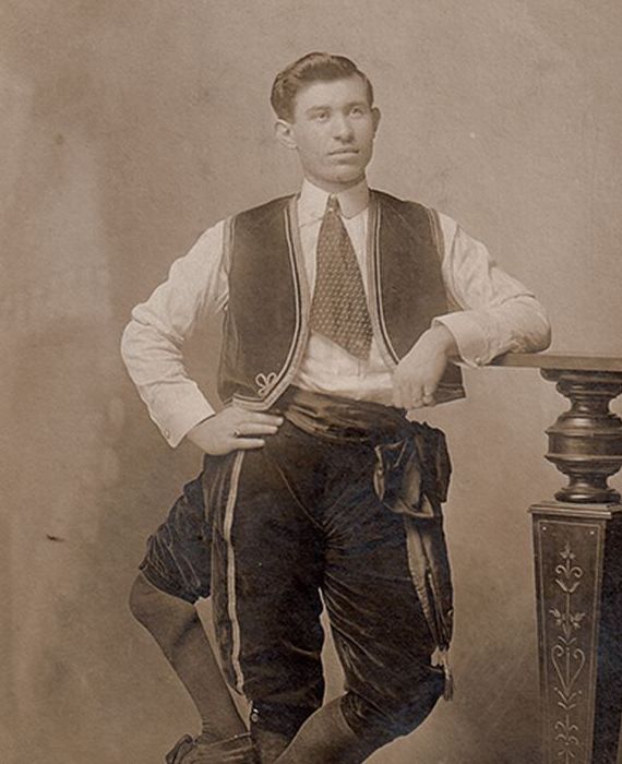 A man named Francesco Lentini had three legs, four feet and sixteen toes.