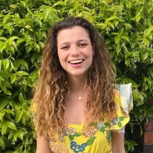 professional online History of Art tutor Cora